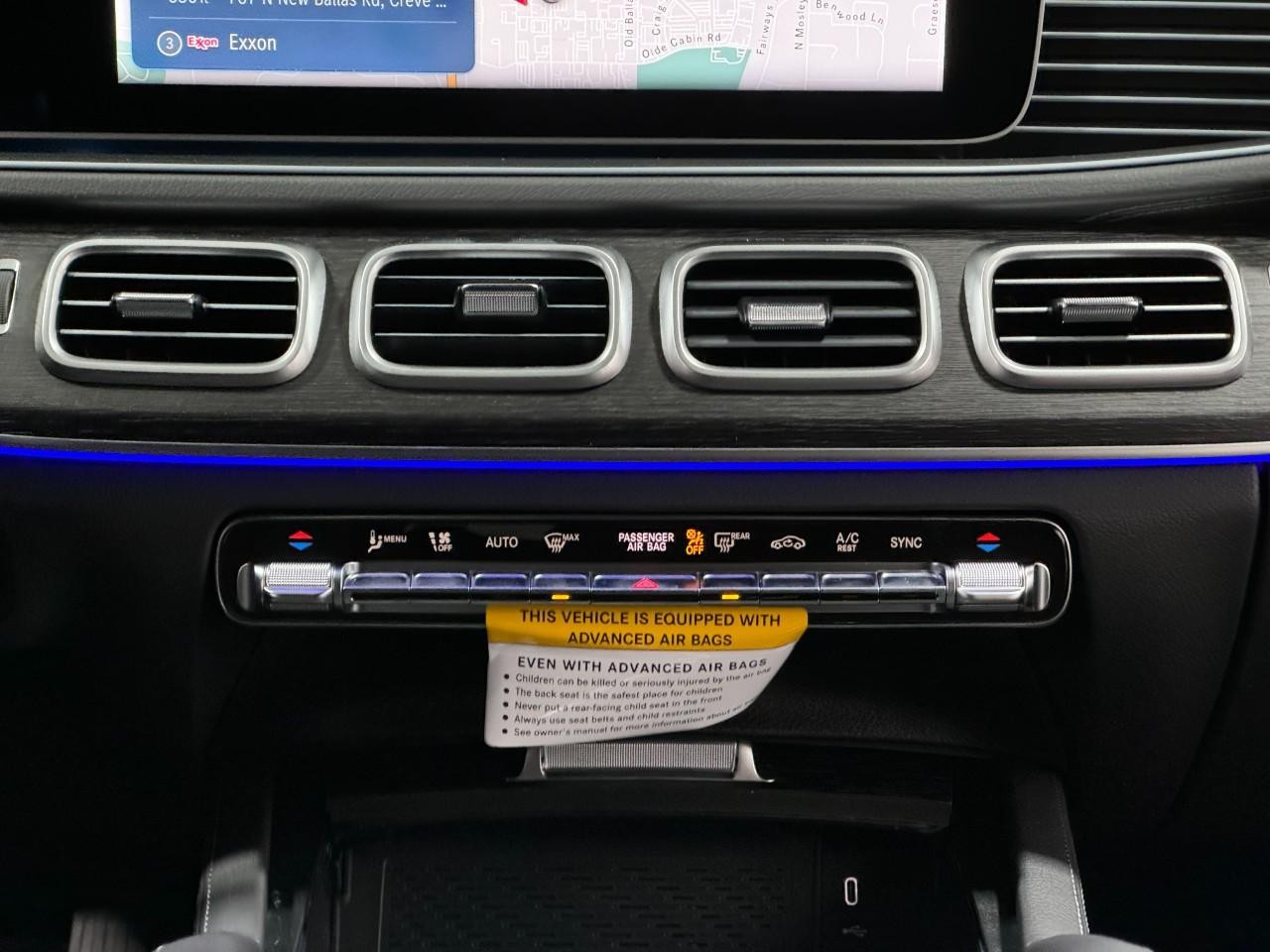 Mercedes-Benz GLE Vehicle Full-screen Gallery Image 15