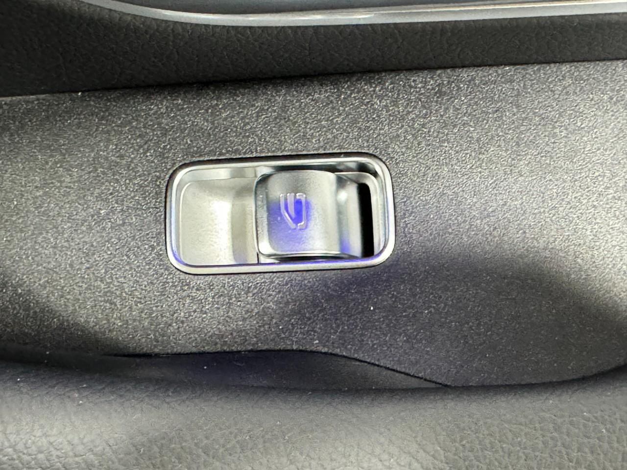 Mercedes-Benz GLE Vehicle Full-screen Gallery Image 23