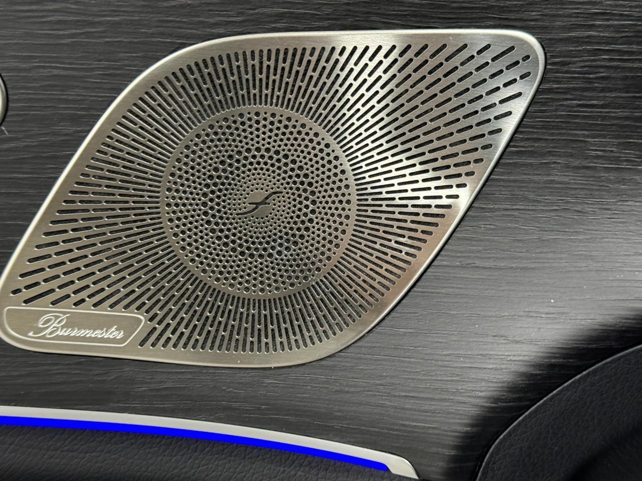 Mercedes-Benz GLE Vehicle Full-screen Gallery Image 24