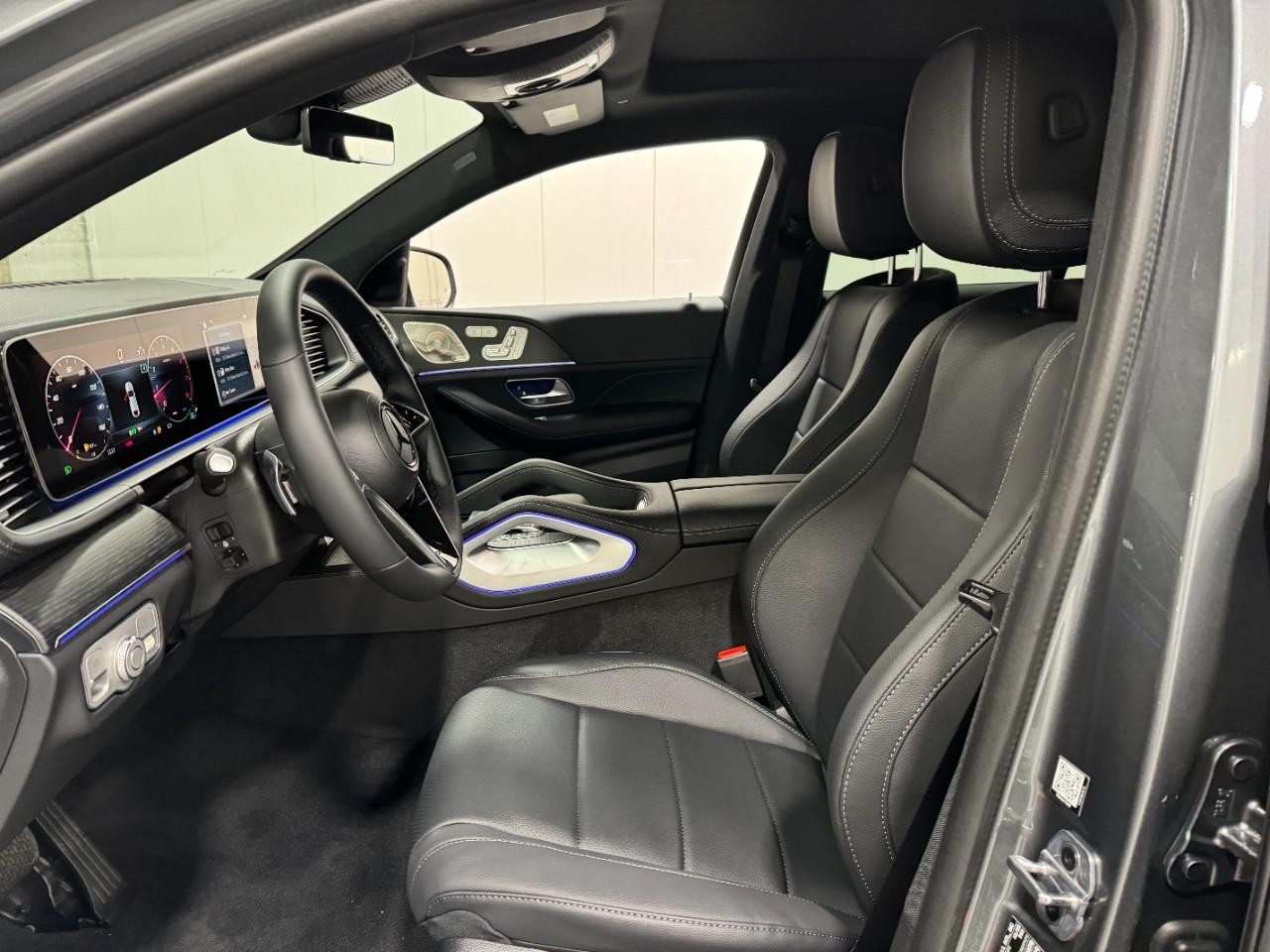 Mercedes-Benz GLE Vehicle Full-screen Gallery Image 29