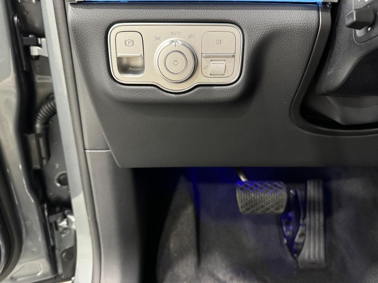 Mercedes-Benz GLE Vehicle Full-screen Gallery Image 32