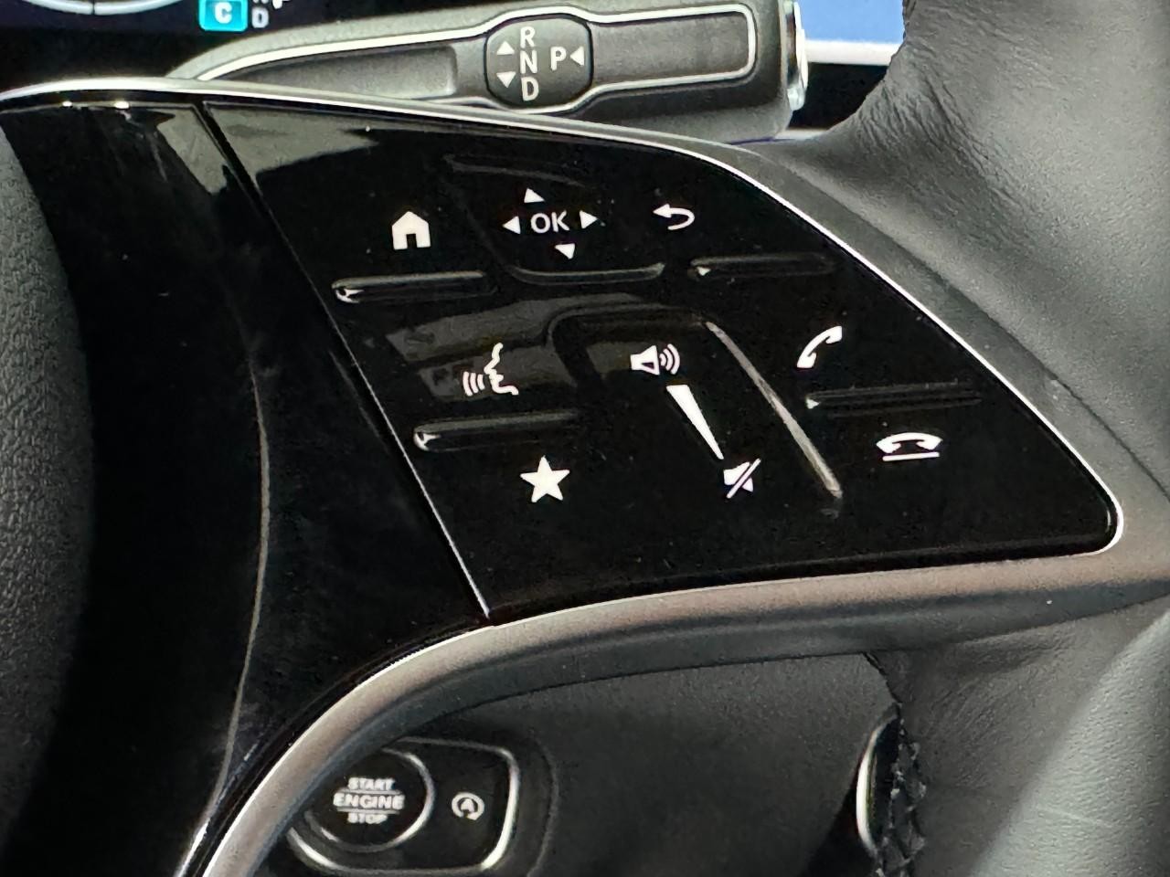 Mercedes-Benz GLE Vehicle Full-screen Gallery Image 34