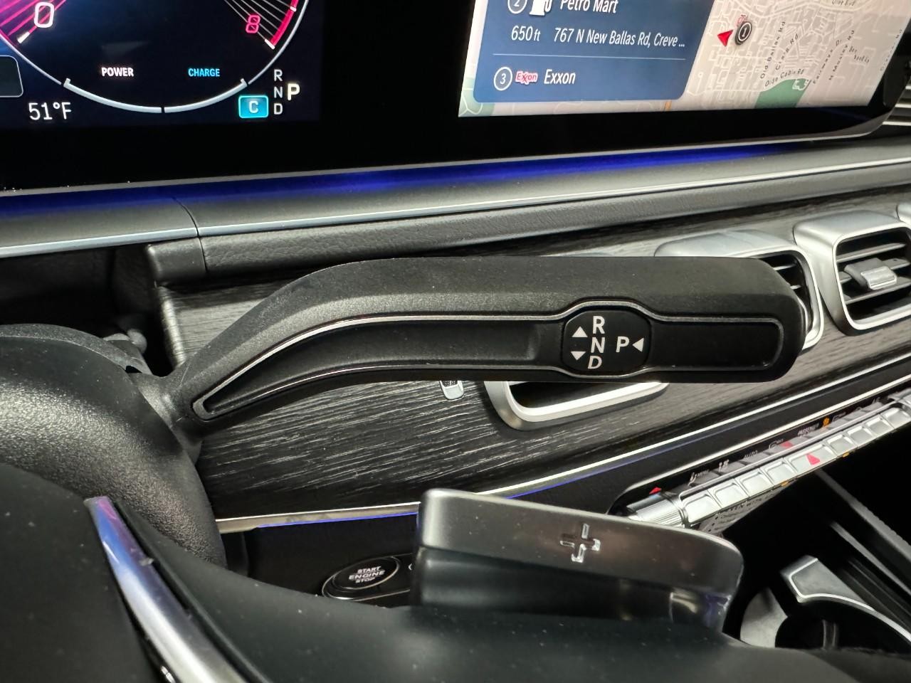 Mercedes-Benz GLE Vehicle Full-screen Gallery Image 36