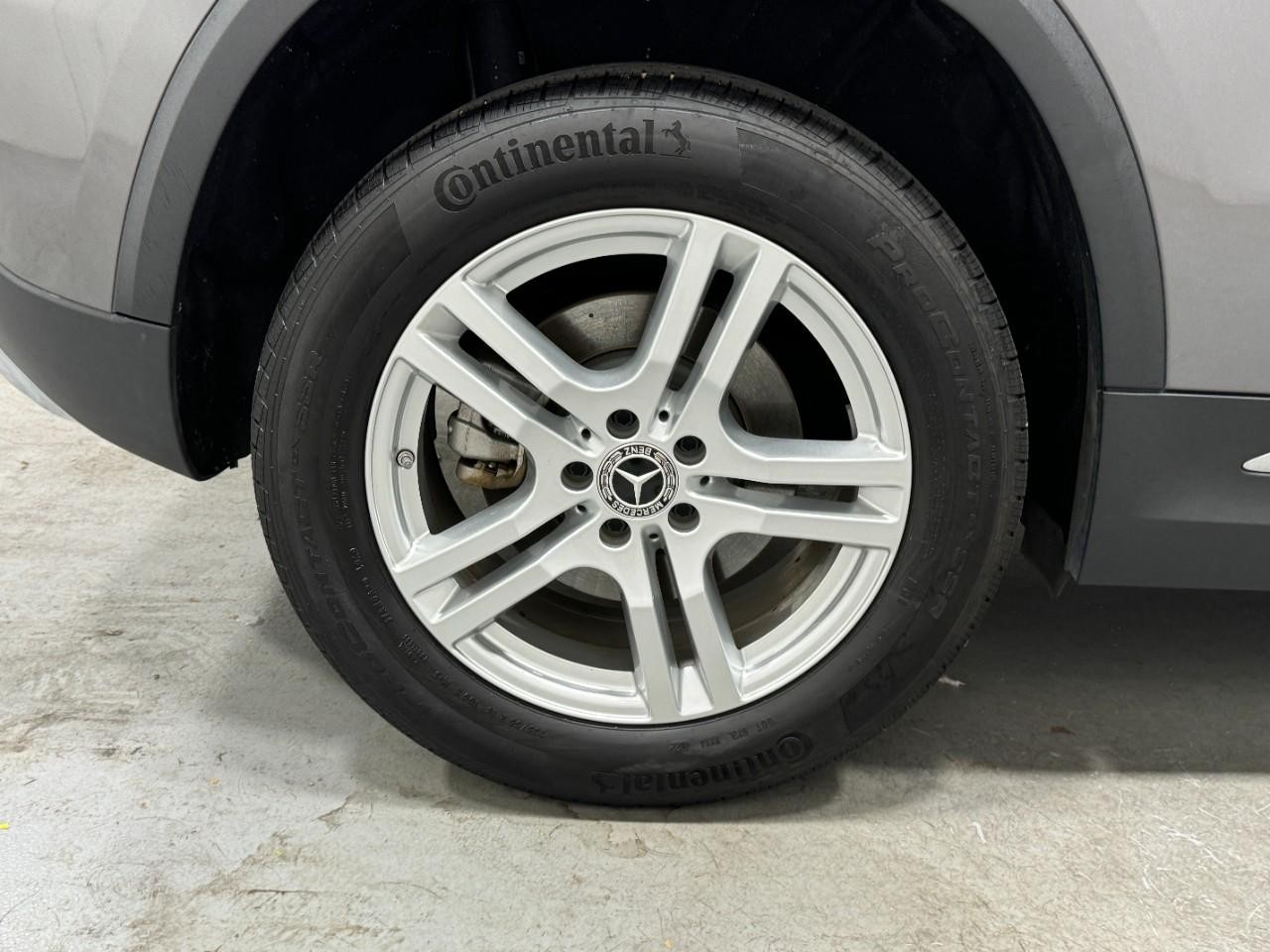 Mercedes-Benz GLA Vehicle Full-screen Gallery Image 5