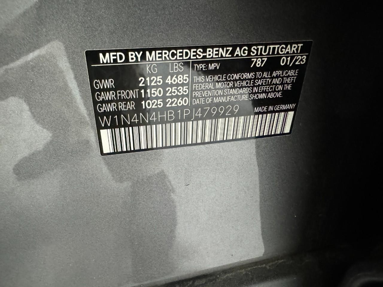 Mercedes-Benz GLA Vehicle Full-screen Gallery Image 35