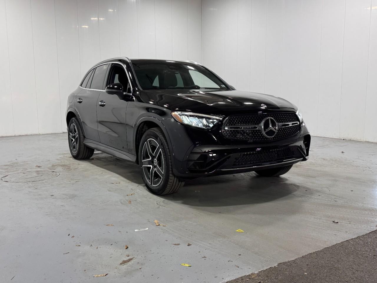 Mercedes-Benz GLC Vehicle Full-screen Gallery Image 6