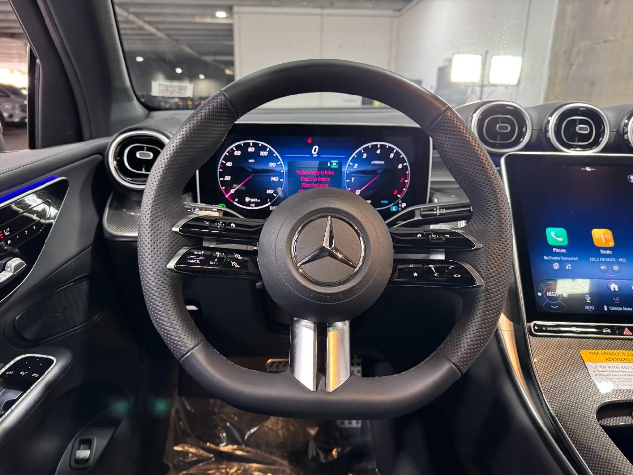 Mercedes-Benz GLC Vehicle Full-screen Gallery Image 13
