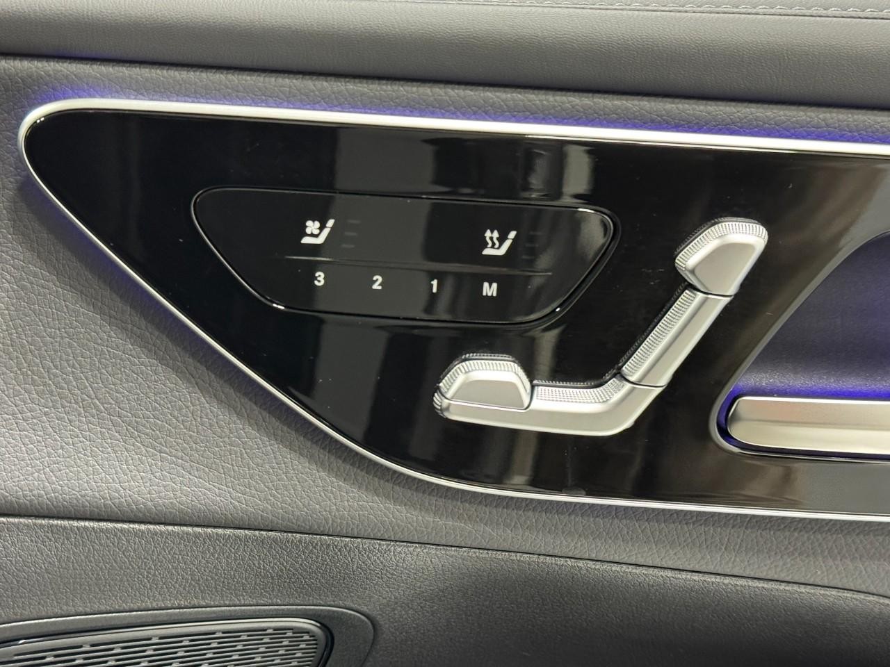 Mercedes-Benz GLC Vehicle Full-screen Gallery Image 19