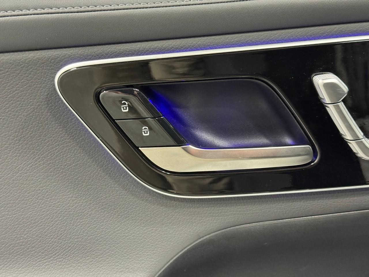 Mercedes-Benz GLC Vehicle Full-screen Gallery Image 23