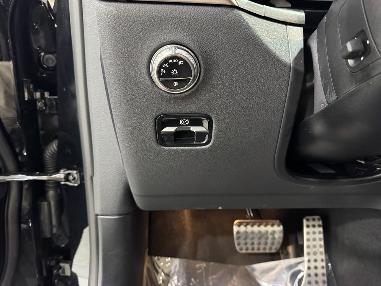 Mercedes-Benz GLC Vehicle Full-screen Gallery Image 29