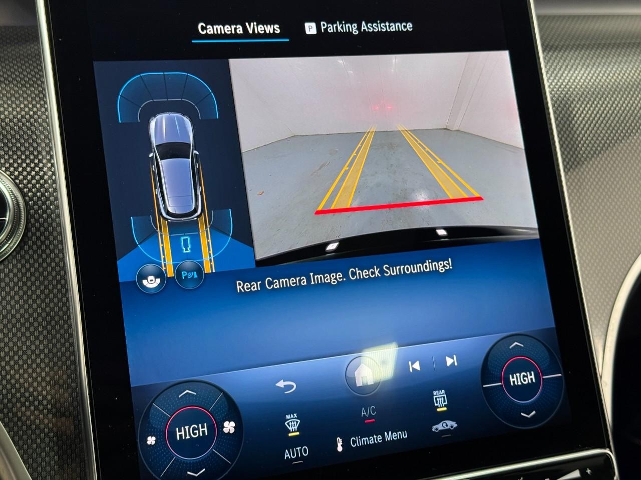 Mercedes-Benz GLC Vehicle Full-screen Gallery Image 34