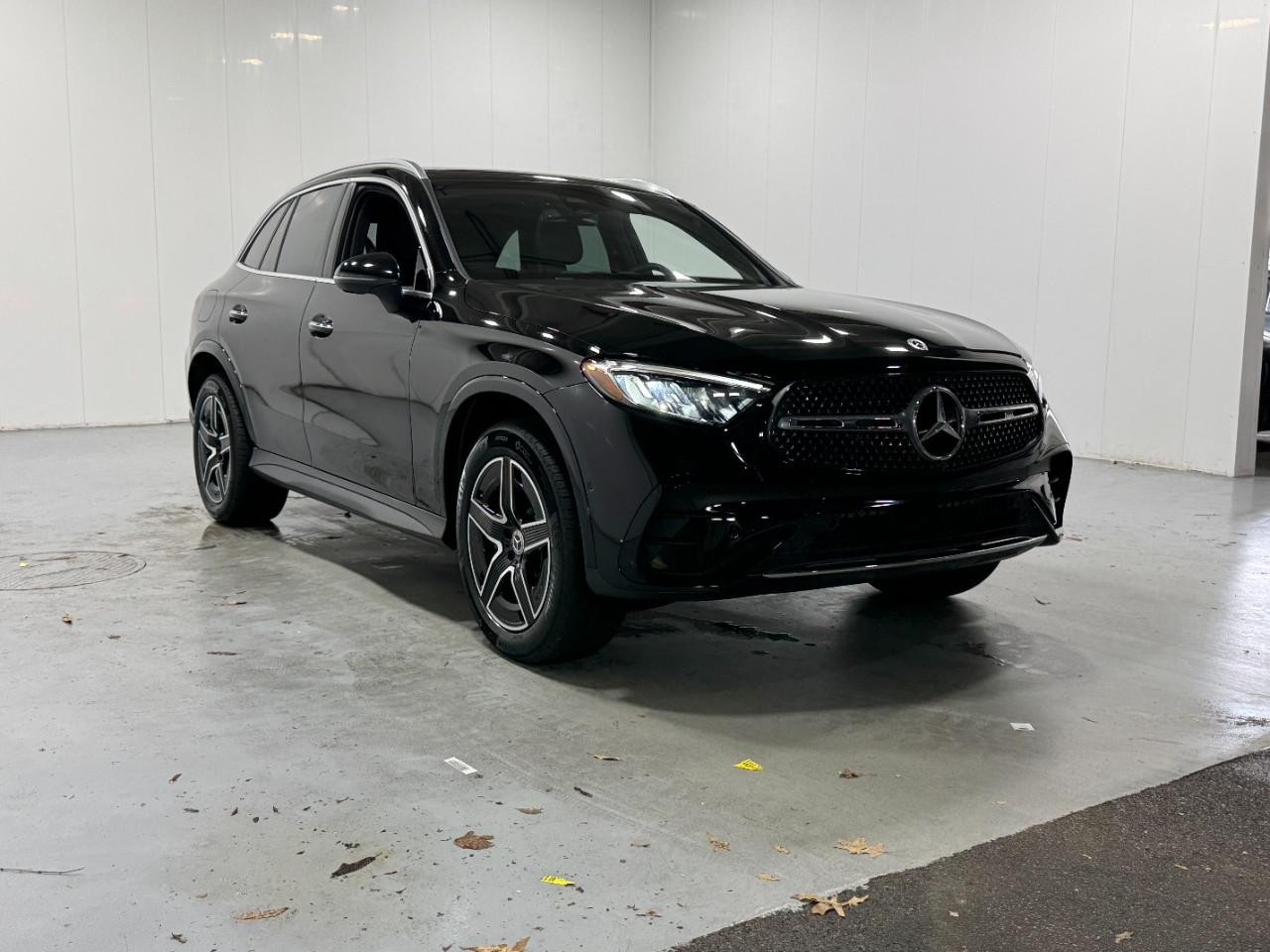 Mercedes-Benz GLC Vehicle Full-screen Gallery Image 6