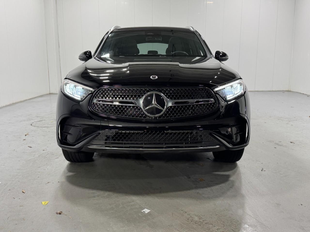 Mercedes-Benz GLC Vehicle Full-screen Gallery Image 7