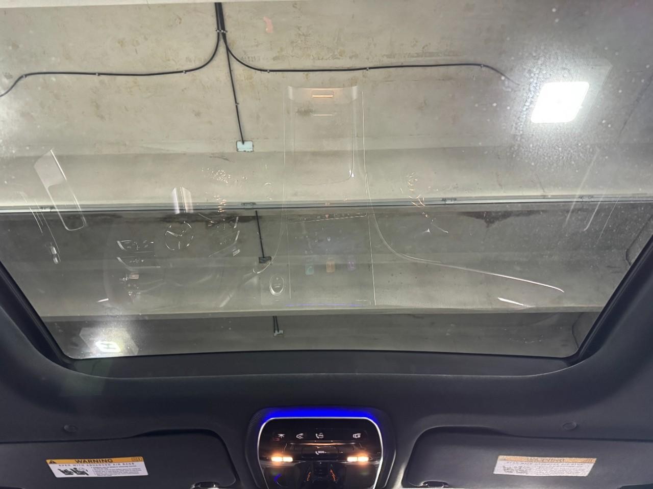 Mercedes-Benz GLC Vehicle Full-screen Gallery Image 11