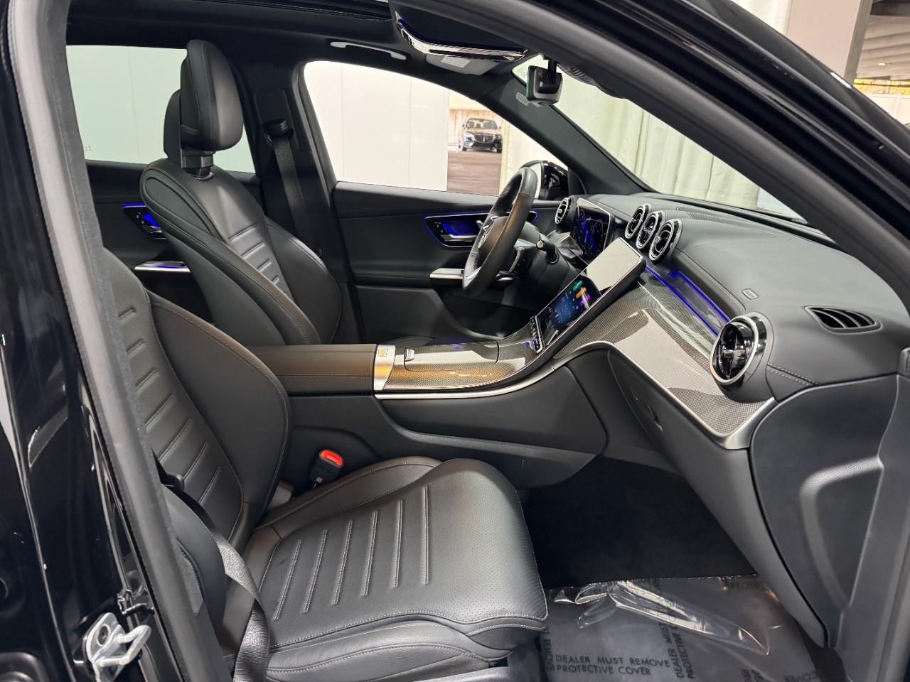 Mercedes-Benz GLC Vehicle Full-screen Gallery Image 16