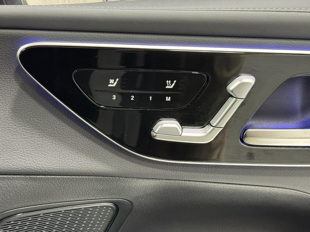 Mercedes-Benz GLC Vehicle Full-screen Gallery Image 19