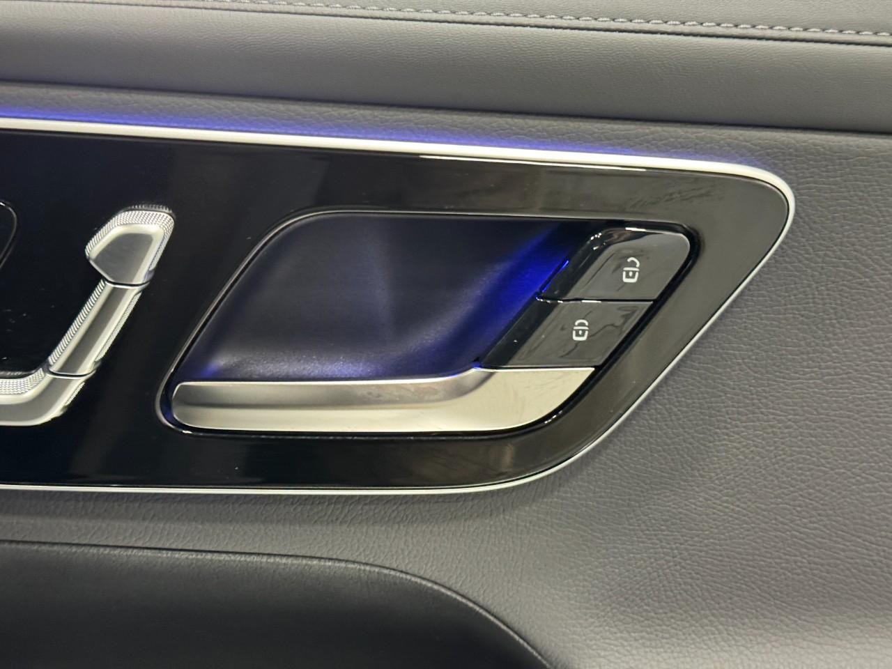 Mercedes-Benz GLC Vehicle Full-screen Gallery Image 20