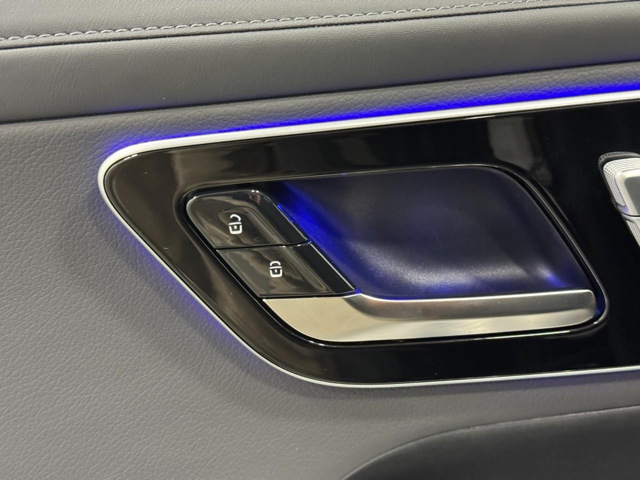 Mercedes-Benz GLC Vehicle Full-screen Gallery Image 23