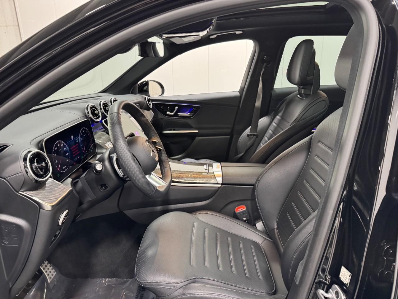 Mercedes-Benz GLC Vehicle Full-screen Gallery Image 26