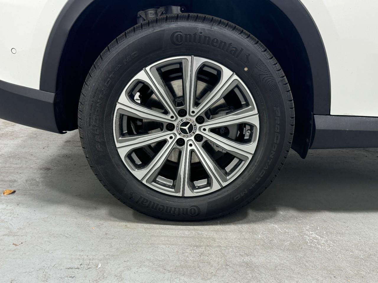 Mercedes-Benz GLC Vehicle Full-screen Gallery Image 5