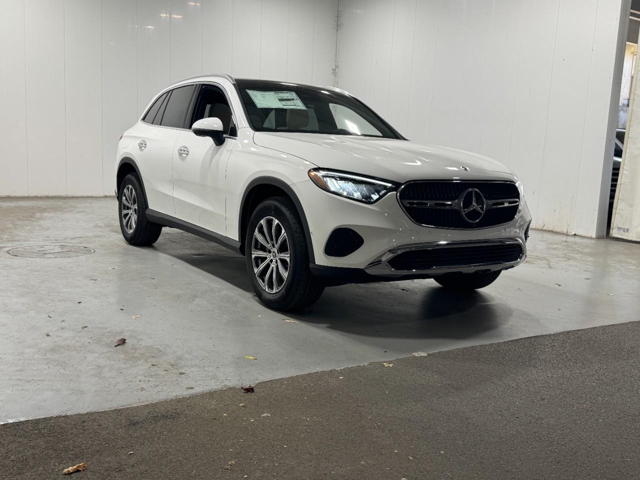 Mercedes-Benz GLC Vehicle Full-screen Gallery Image 6