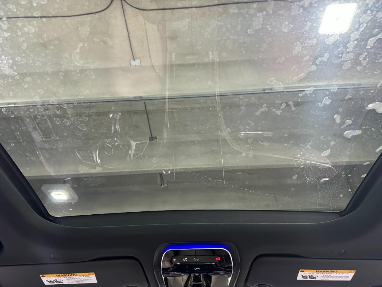 Mercedes-Benz GLC Vehicle Full-screen Gallery Image 11