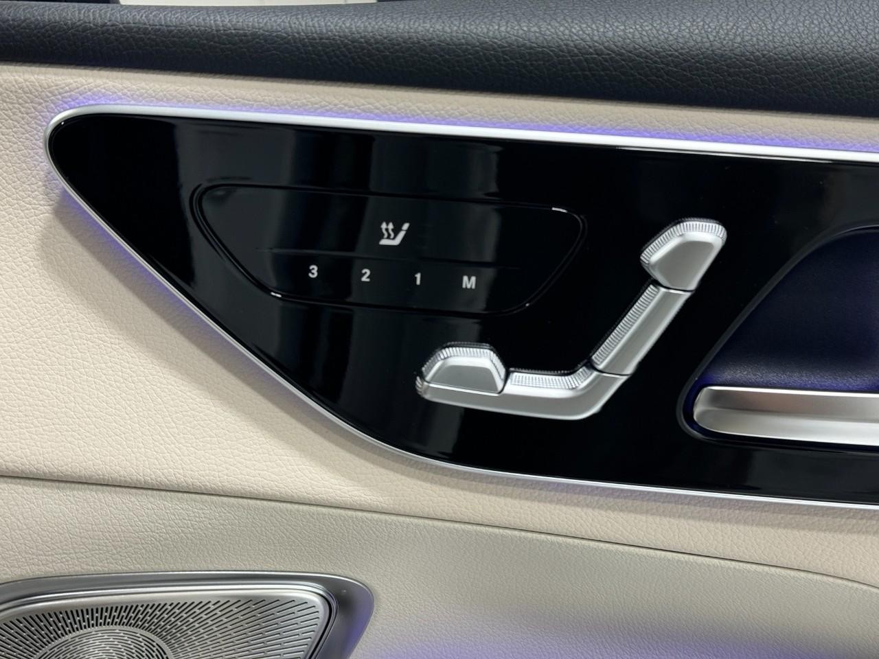 Mercedes-Benz GLC Vehicle Full-screen Gallery Image 19