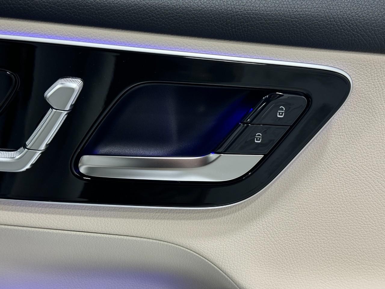 Mercedes-Benz GLC Vehicle Full-screen Gallery Image 20