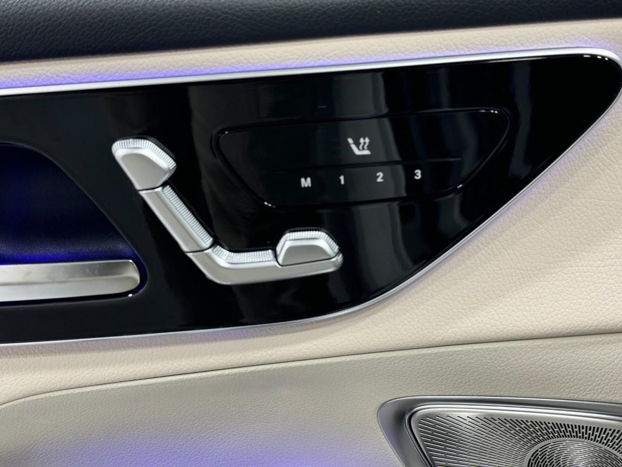 Mercedes-Benz GLC Vehicle Full-screen Gallery Image 22