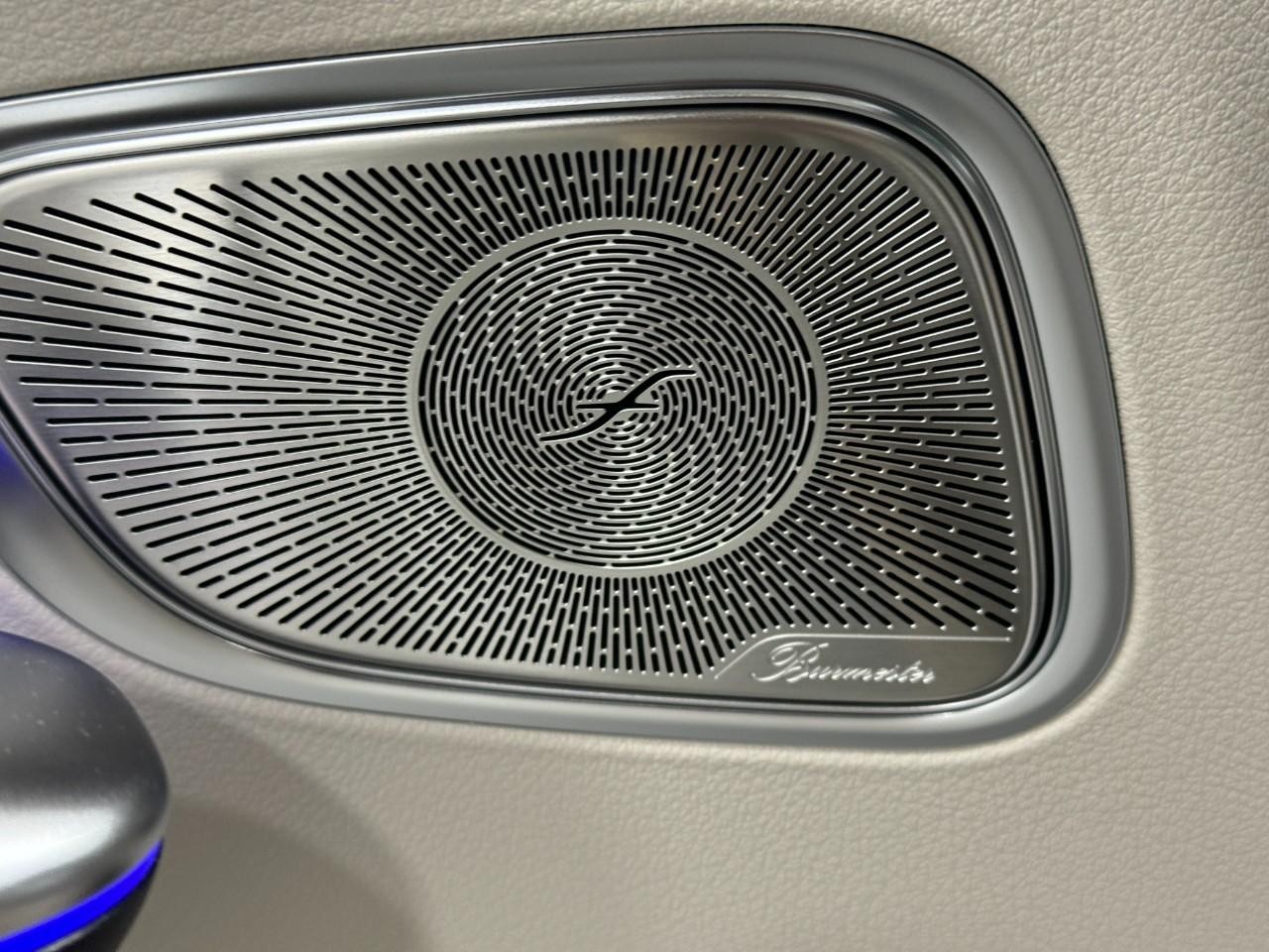 Mercedes-Benz GLC Vehicle Full-screen Gallery Image 25