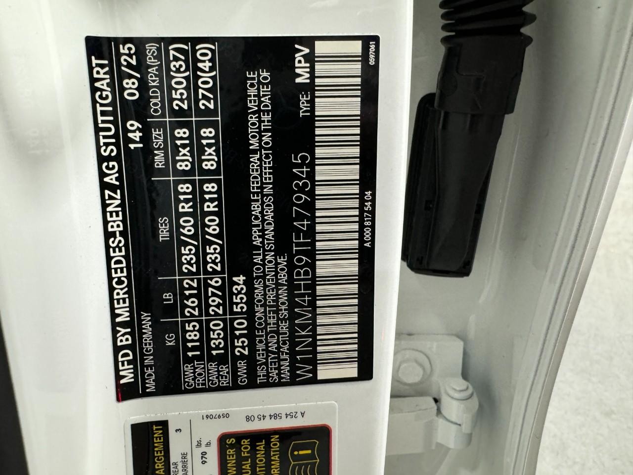 Mercedes-Benz GLC Vehicle Full-screen Gallery Image 30