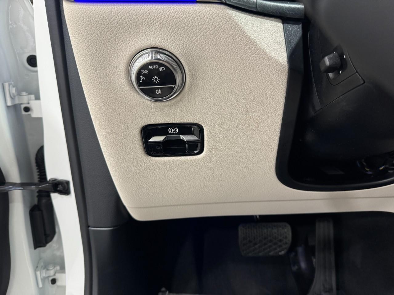 Mercedes-Benz GLC Vehicle Full-screen Gallery Image 31