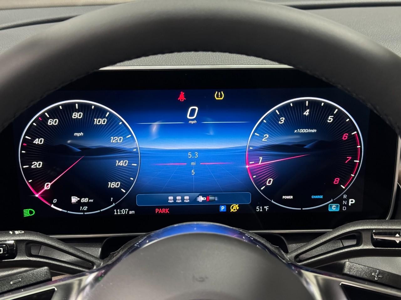 Mercedes-Benz GLC Vehicle Full-screen Gallery Image 34