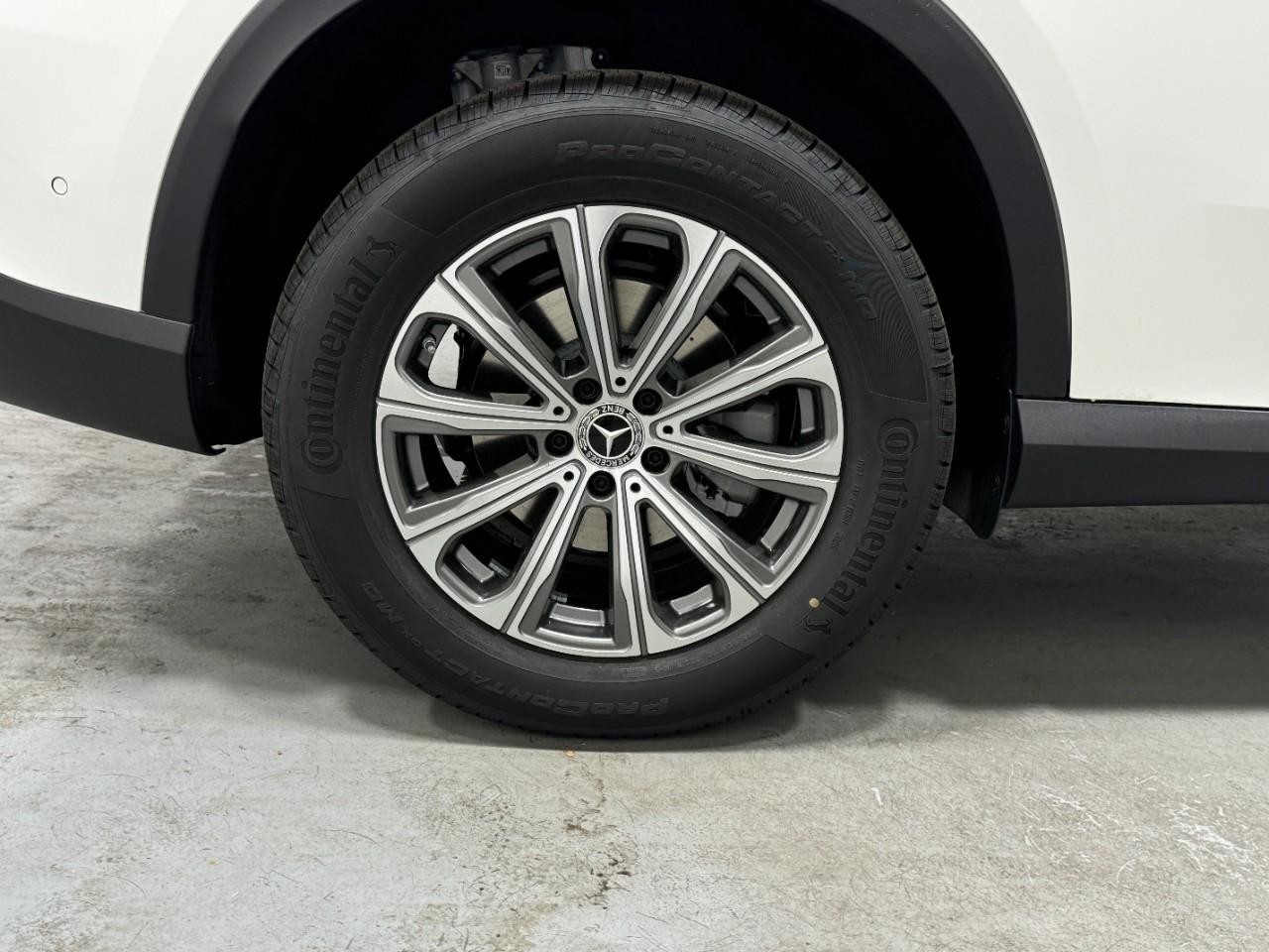 Mercedes-Benz GLC Vehicle Full-screen Gallery Image 5