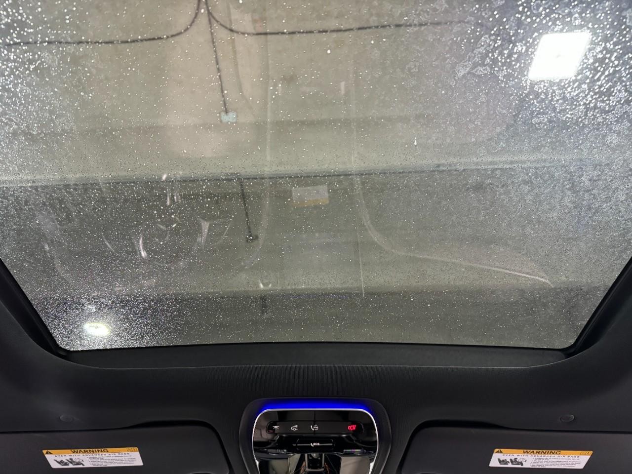 Mercedes-Benz GLC Vehicle Full-screen Gallery Image 11