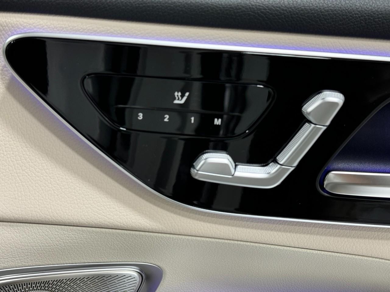 Mercedes-Benz GLC Vehicle Full-screen Gallery Image 19