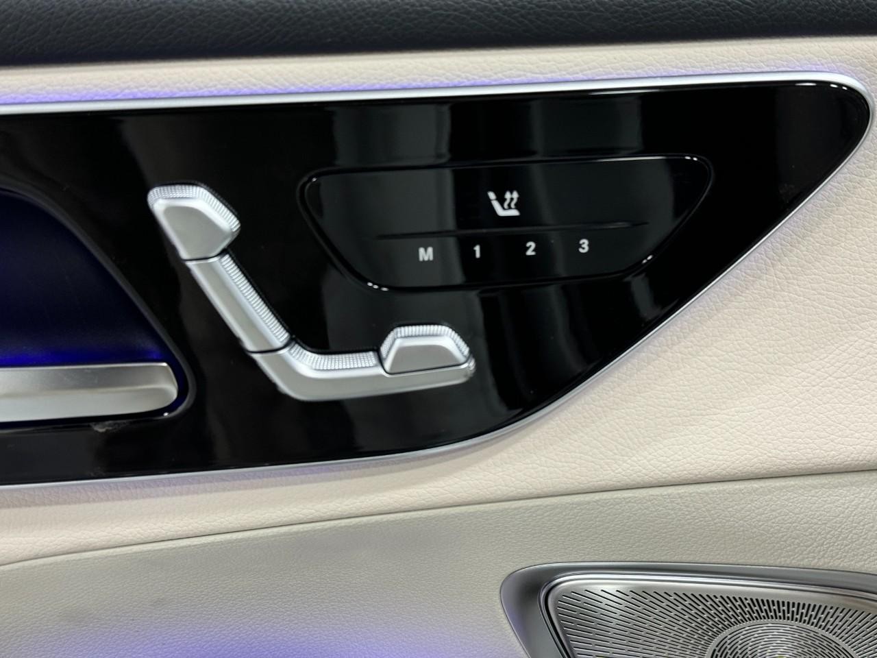 Mercedes-Benz GLC Vehicle Full-screen Gallery Image 22