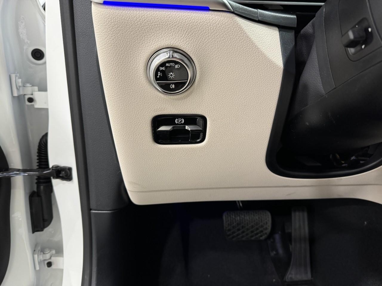 Mercedes-Benz GLC Vehicle Full-screen Gallery Image 30