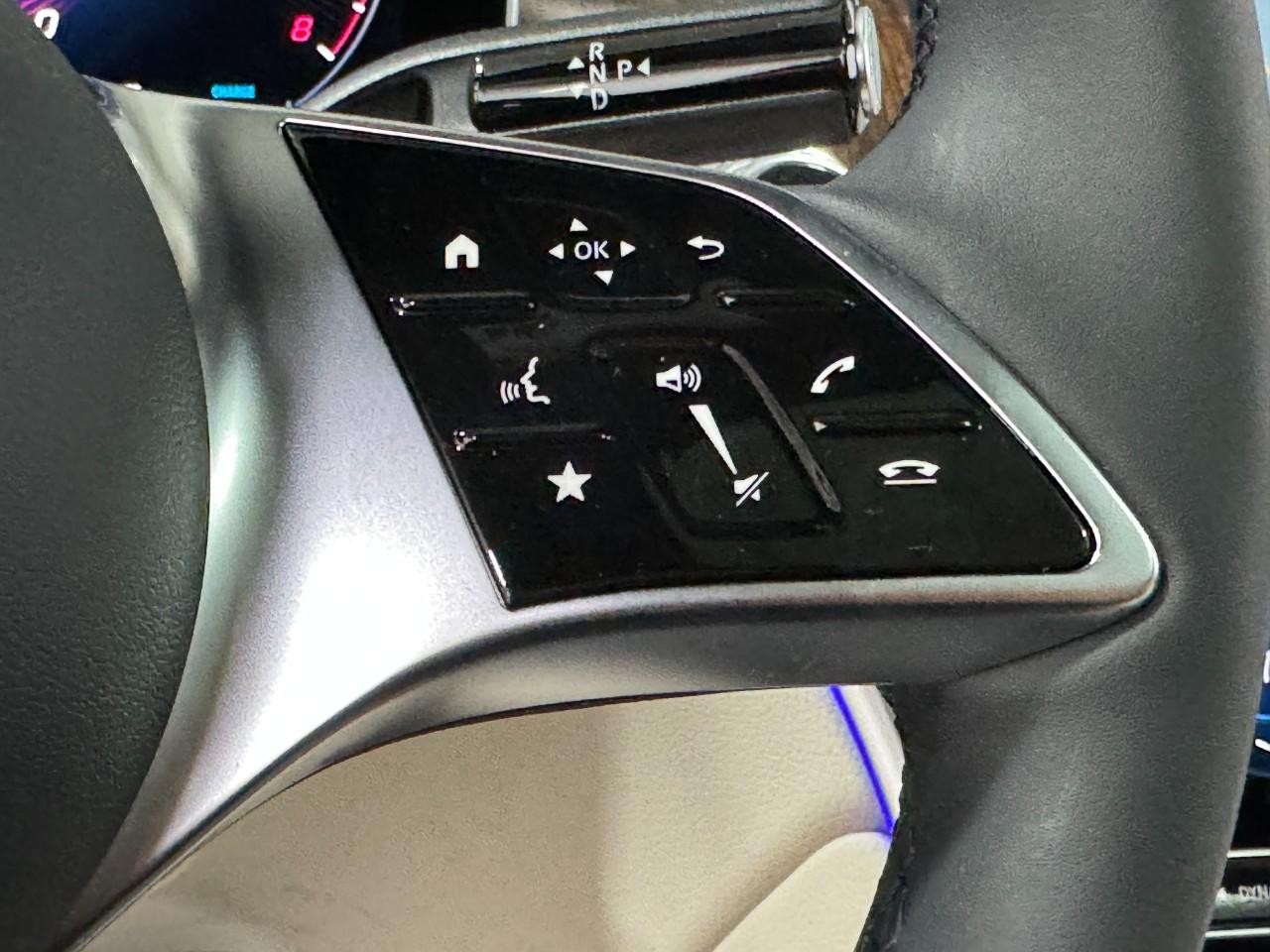 Mercedes-Benz GLC Vehicle Full-screen Gallery Image 32