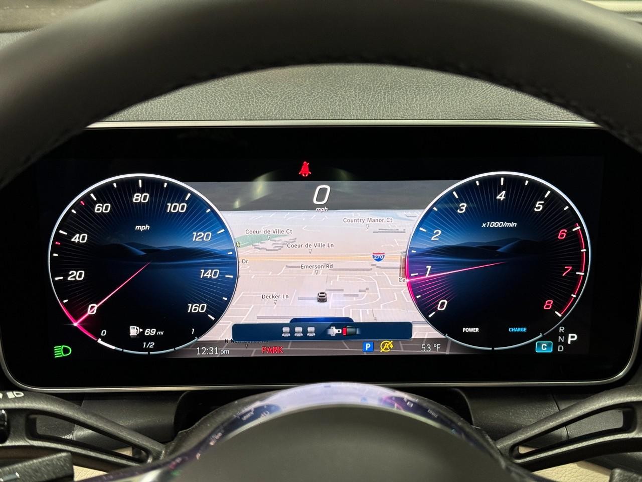 Mercedes-Benz GLC Vehicle Full-screen Gallery Image 33