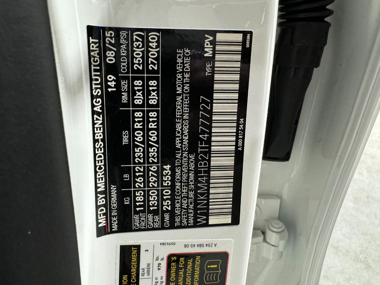 Mercedes-Benz GLC Vehicle Full-screen Gallery Image 36