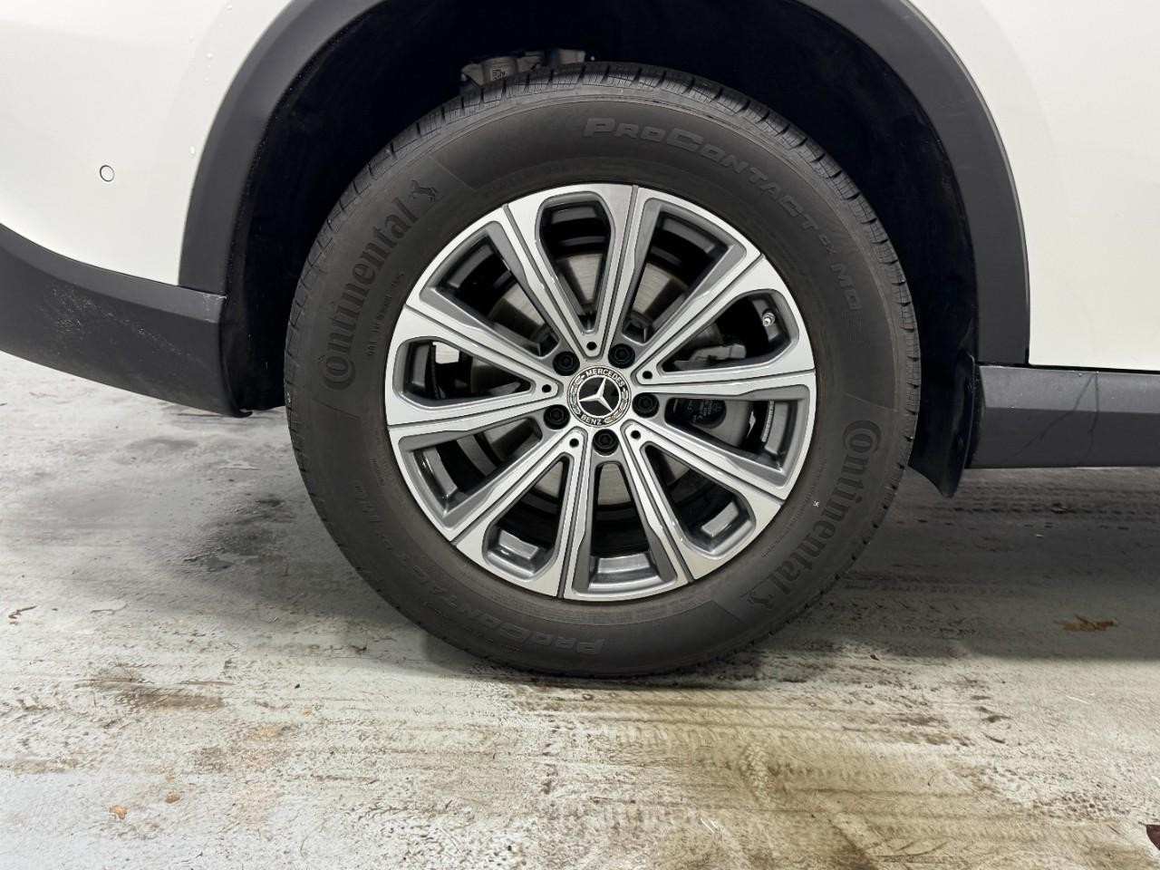 Mercedes-Benz GLC Vehicle Full-screen Gallery Image 5