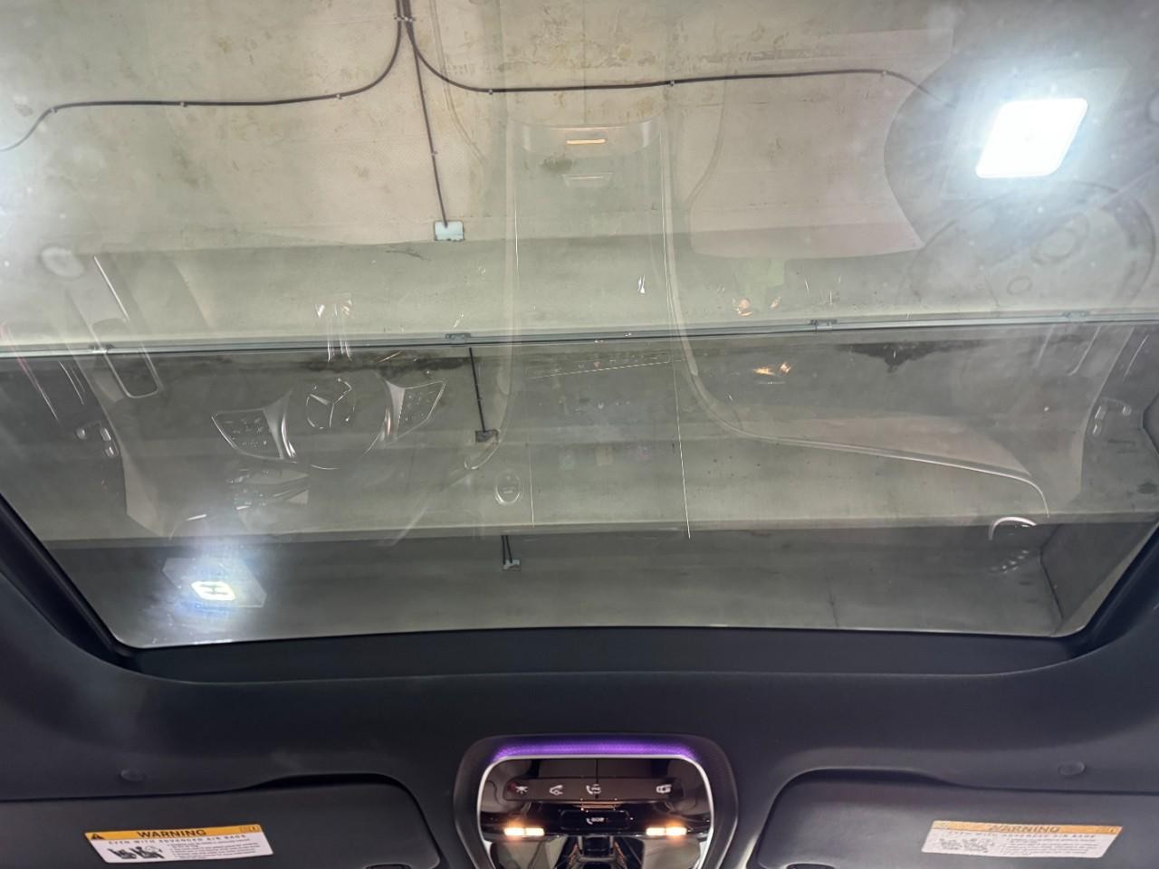 Mercedes-Benz GLC Vehicle Full-screen Gallery Image 11