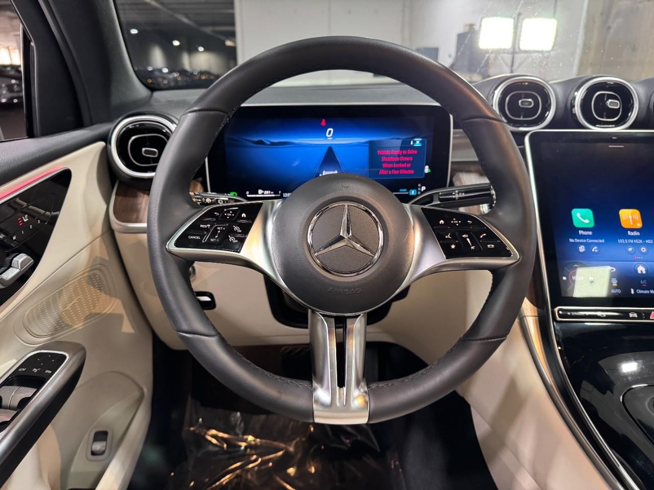 Mercedes-Benz GLC Vehicle Full-screen Gallery Image 13