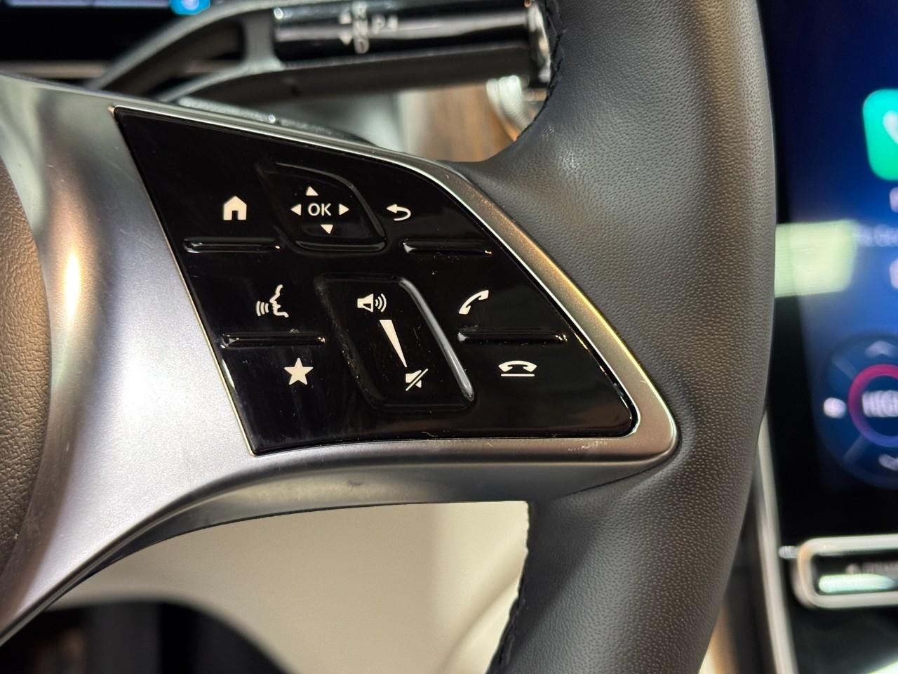 Mercedes-Benz GLC Vehicle Full-screen Gallery Image 31