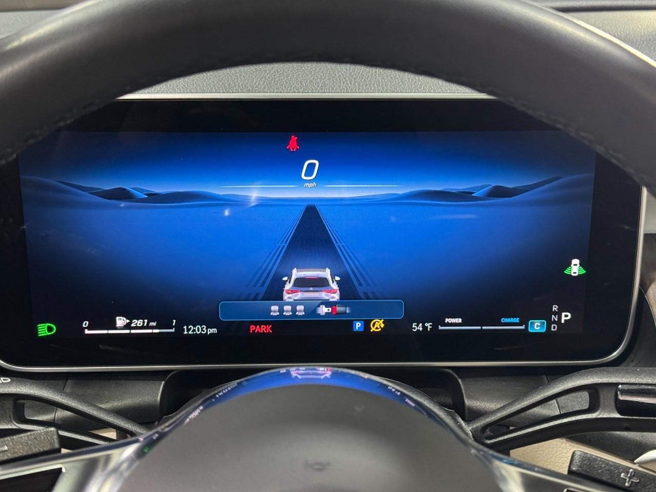 Mercedes-Benz GLC Vehicle Full-screen Gallery Image 32