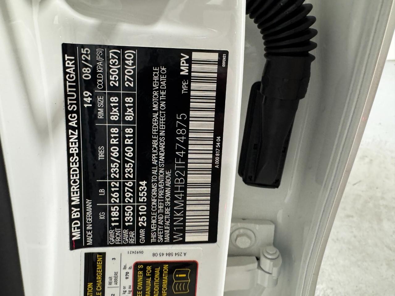 Mercedes-Benz GLC Vehicle Full-screen Gallery Image 35