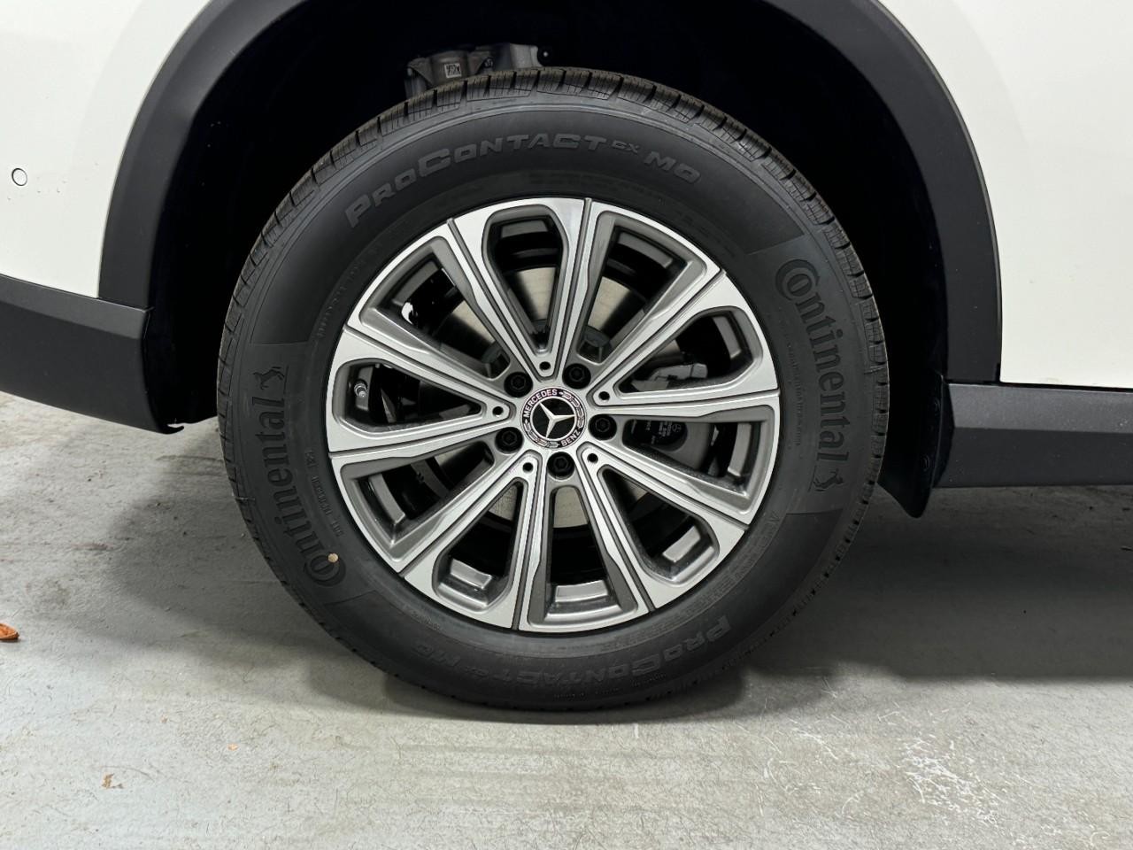 Mercedes-Benz GLC Vehicle Full-screen Gallery Image 5