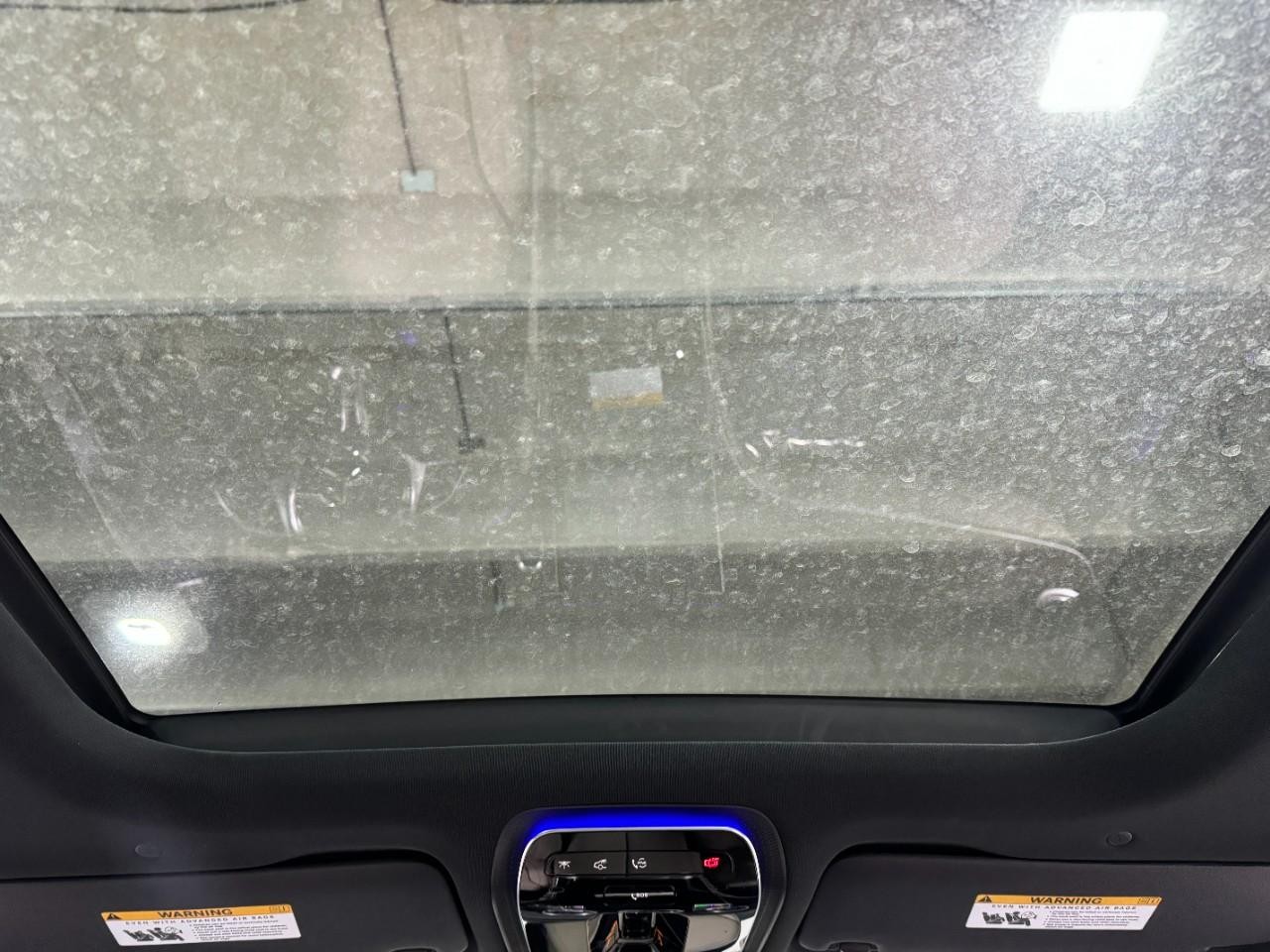 Mercedes-Benz GLC Vehicle Full-screen Gallery Image 11