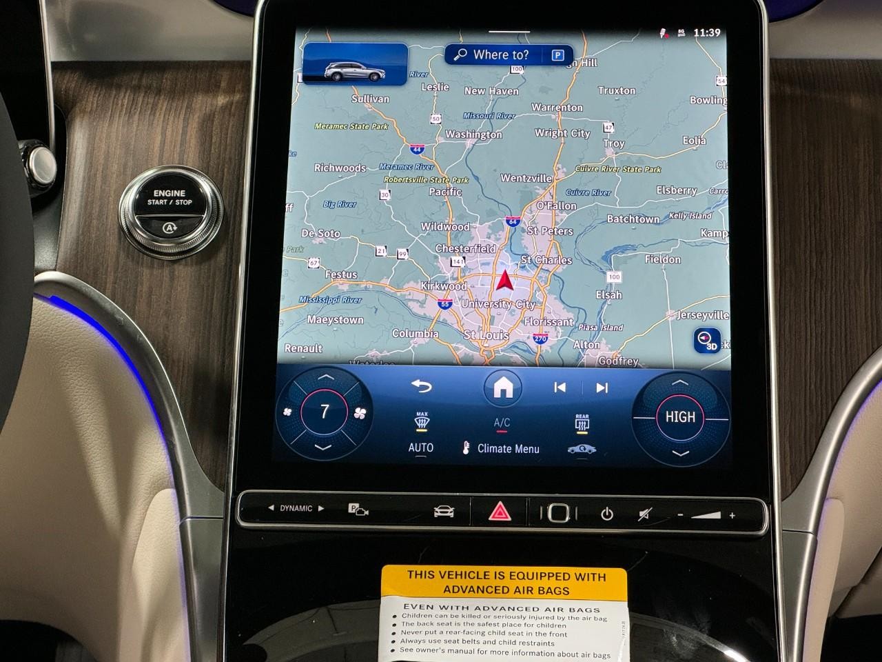 Mercedes-Benz GLC Vehicle Full-screen Gallery Image 14